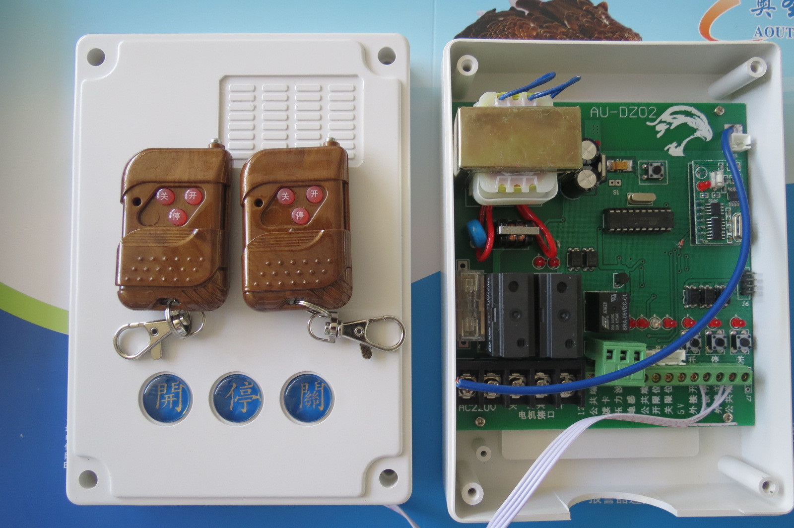 本公司專業(yè)生產(chǎn)伸縮門/卷簾門/道閘/管狀電機(jī)等控制器